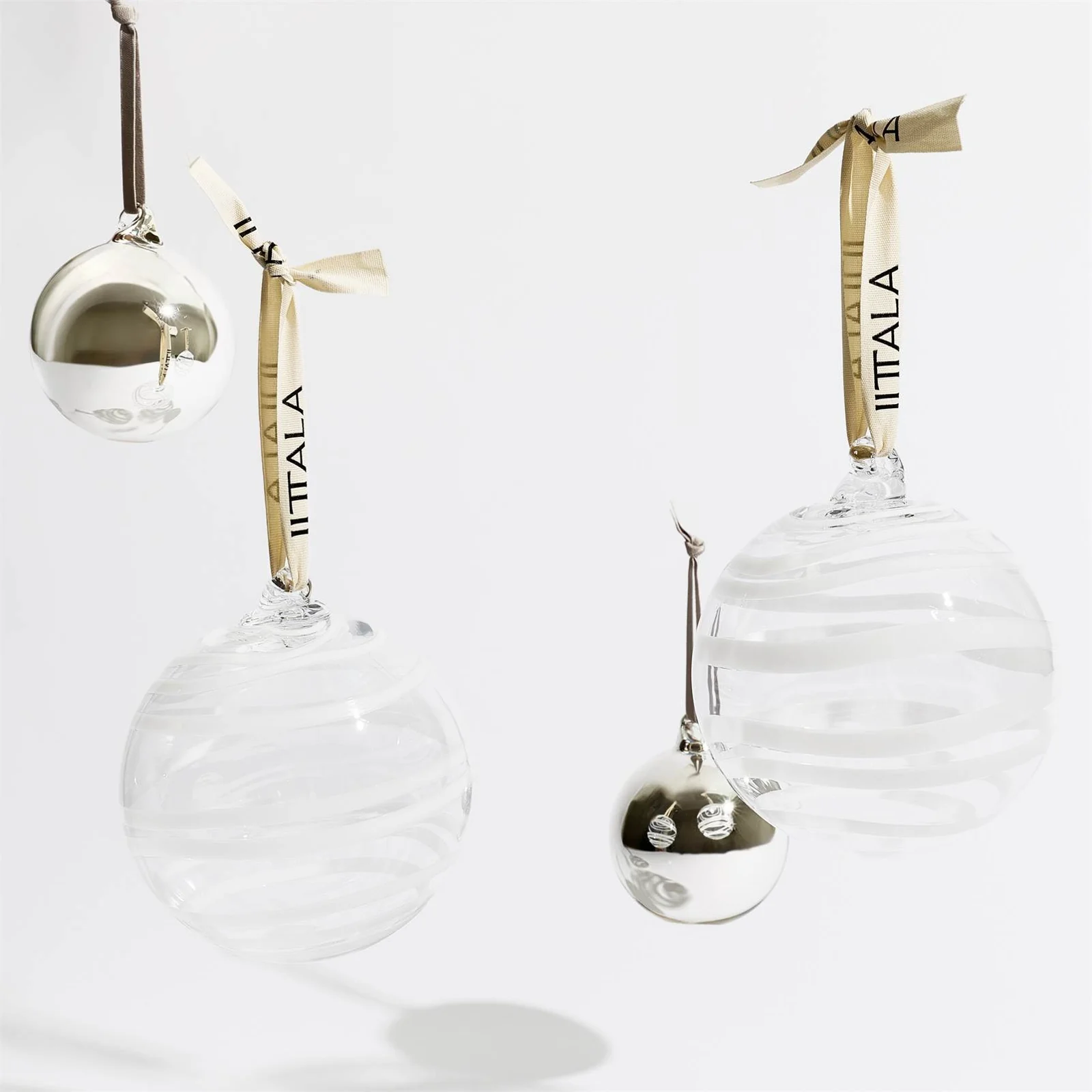 Glass Orb 2026 у скляній композиції